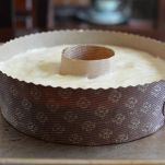 Ciambella all’uva sultanina e pinoli