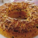 Ciambella all’uva sultanina e pinoli