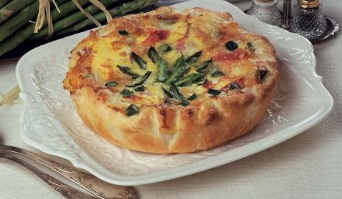 Crostata capricciosa con punte di asparagi