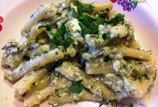 Pasta con pesto di asparagi e ricotta