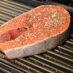 Salmone al forno con finocchi e capperi