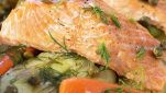 Salmone al forno con finocchi e capperi