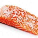 Salmone in crosta di nocciole e vinaigrette ai funghi