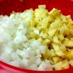 Crema di zucca alla panna acida, coriandolo e aceto balsamico