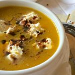 Crema di zucca alla panna acida, coriandolo e aceto balsamico