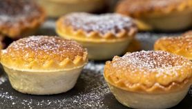 Crostatine con crema frangipane e marmellata