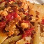 Paccheri con coda di rospo, pomodorini e bottarga grattugiata