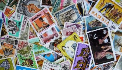 Staccare un francobollo