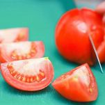Penne alla crema di pesto e robiola con pomodorini
