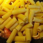 Rigatoni calamaro e gamberoni su crema di zucca