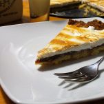 Crostata con confettura di fragole e crema di meringhe