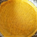 Crostata con confettura di fragole e crema di meringhe