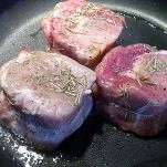 Maiale con salsa di loti