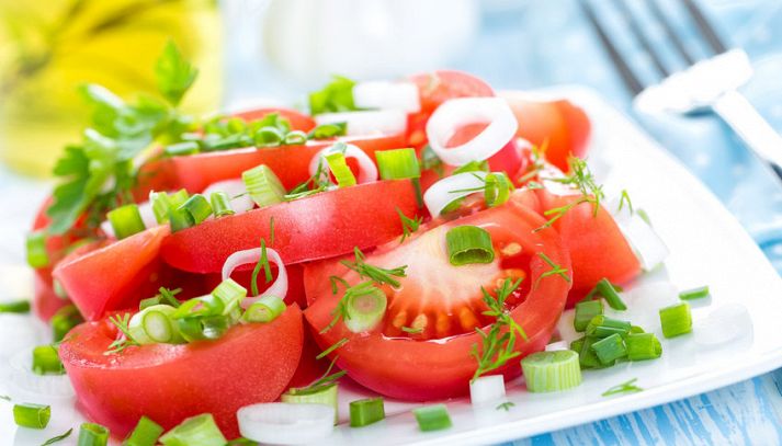 Insalata di pomodori e cipolla