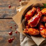 Glassatura ali di pollo al forno con salsa barbecue dolce