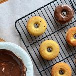 Donuts al cocco e cioccolata