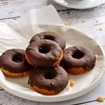 Donuts al cocco e cioccolata