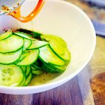 Insalata di cetriolo piccante