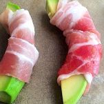 Involtini di avocado al prosciutto