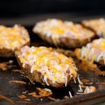 Patate farcite con prosciutto e formaggio