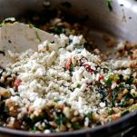 Peperoni imbottiti alla feta e spinaci