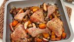 Pollo al forno con zucca, mele e cavolini