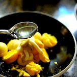 Uova indiavolate con rafano e pancetta