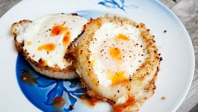 Uova negli anelli di cipolla