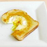 Uova nel pane