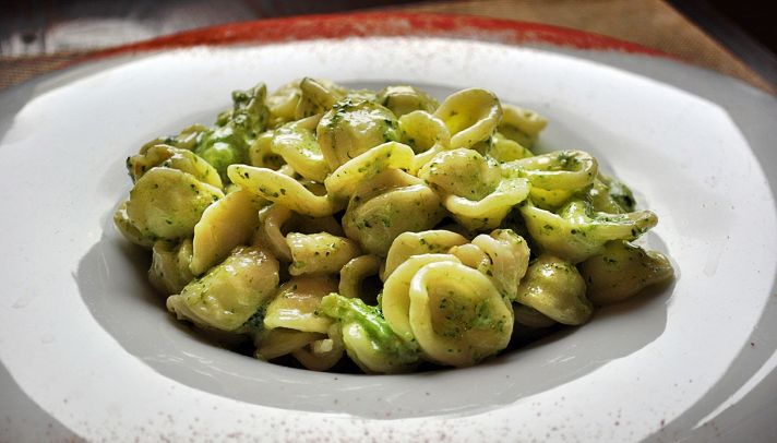 Ricetta Orecchiette con broccoli e pinoli - Le Ricette di Buonissimo