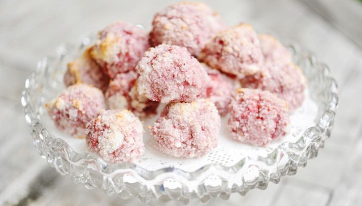 Amaretti al cocco e fragole