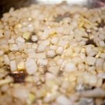 Bocconcini di pollo al cocco ed arachidi