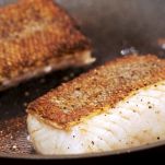 Branzino al forno con capperi e limone