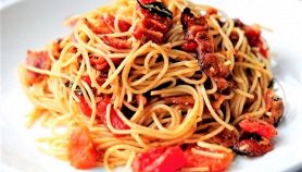 Capellini al pomodoro e pancetta
