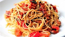 Capellini al pomodoro e pancetta