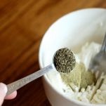 Crema di formaggio al rosmarino e timo