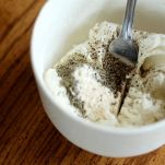 Crema di formaggio al rosmarino e timo