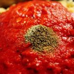 Farfalle con sugo di carne e mozzarella