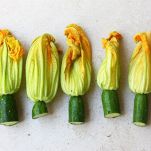 Fiori di zucchine farciti alla ricotta