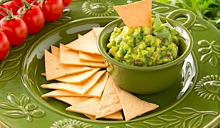 Salsa guacamole con nachos