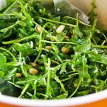 Insalata di cetrioli, piselli e arance
