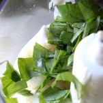 Insalata di mais tostato, pomodori e yogurt