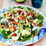 Insalata di mais tostato, pomodori e yogurt