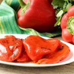 Insalata di melanzane e peperoni al pesto
