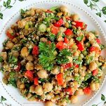 Insalata di quinoa, olive e ceci
