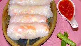 Involtini con sfoglia di riso al pollo