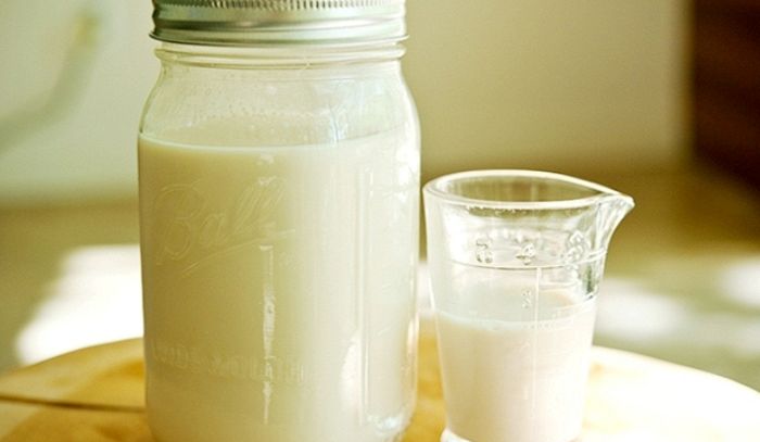 Latte di mandorle
