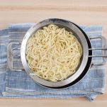 Linguine con aglio e acciughe