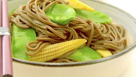 Noodles di grano saraceno con taccole