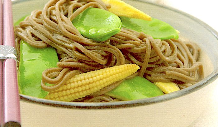 Noodle di grano saraceno con taccole
